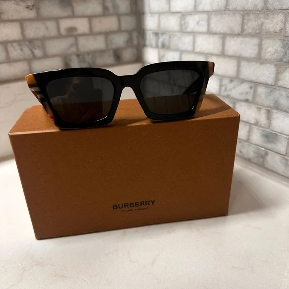 Burberry Tortoise Shell Sunglasses - Picture 8 of 12